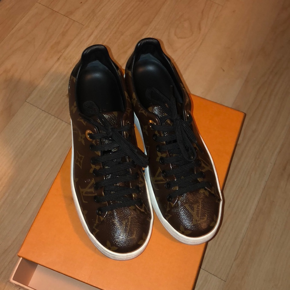 LV sneakers size 6